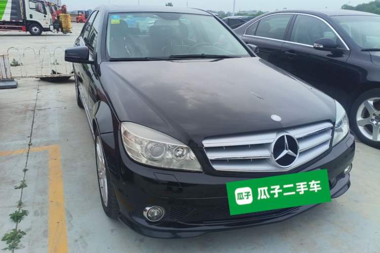 Used Mercedes-Benz C-Class 2010 C 300 Fashion Model Front Right 45 Deg
