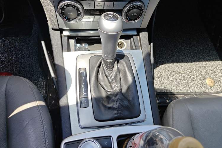 Used Mercedes-Benz C-Class 2010 C 200 CGI Estate Gear Lever