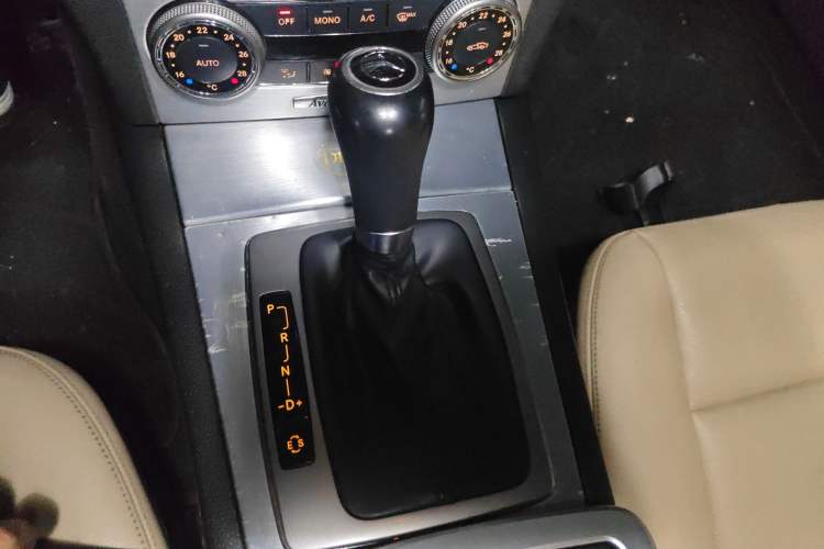 Used Mercedes-Benz C-Class 2010 C 200 CGI Estate Gear Lever