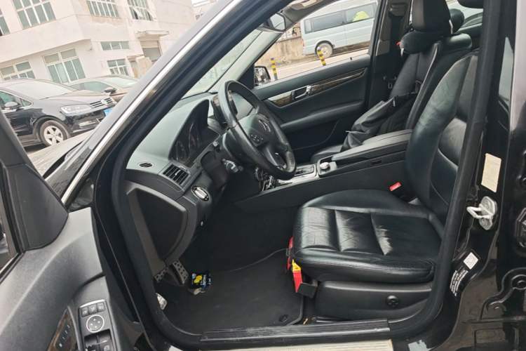Used Mercedes-Benz C-Class 2010 C 200 CGI Fashion Model Left Front Seat