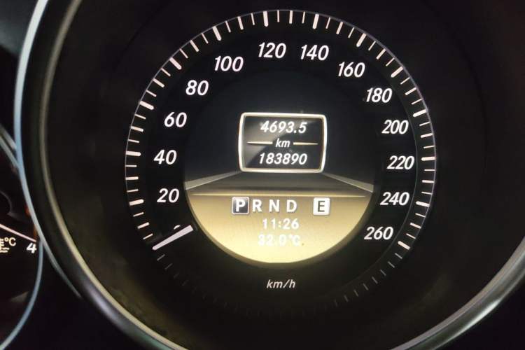 Used Mercedes-Benz C-Class 2010 C 180K Classic model Odometer Close Up