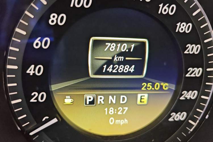 Used Mercedes-Benz C-Class 2010 C 180K Classic model Odometer Close Up