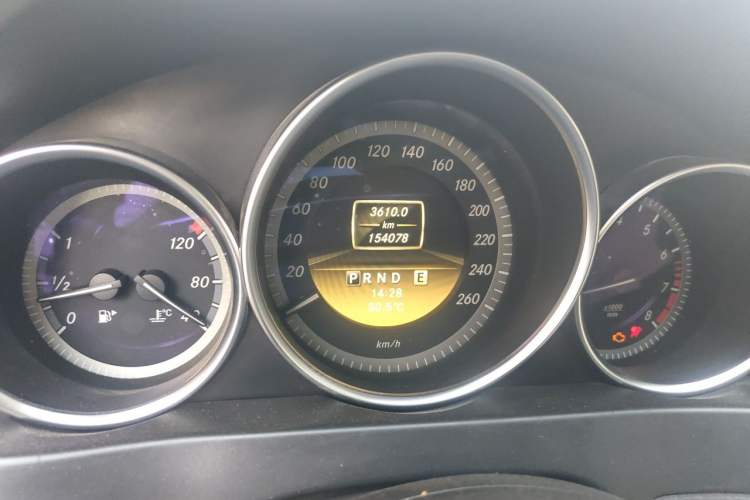 Used Mercedes-Benz C-Class 2010 C 180K Classic model Odometer Close Up