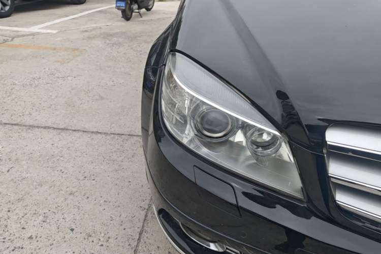 Used Mercedes-Benz C-Class 2010 C 200 CGI Fashion Model Right Front Headlight