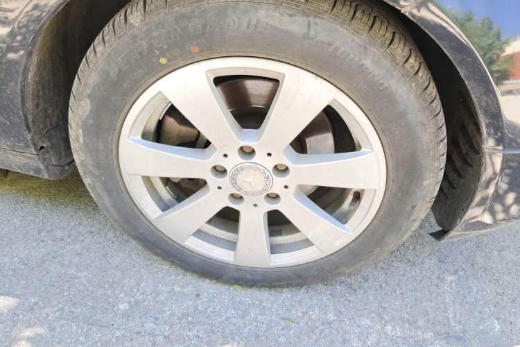 Used Mercedes-Benz C-Class 2010 C 180K Classic model Right Front Wheel Hub