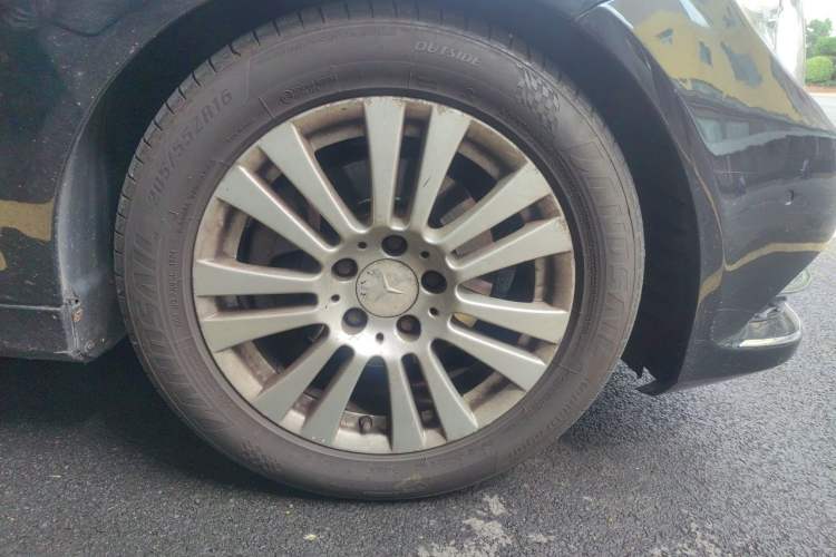 Used Mercedes-Benz C-Class 2010 C 200 CGI Elegance Model Right Front Wheel Hub