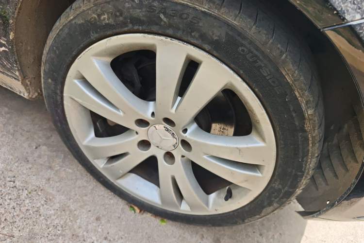 Used Mercedes-Benz C-Class 2010 C 200 CGI Fashion Model Right Front Wheel Hub