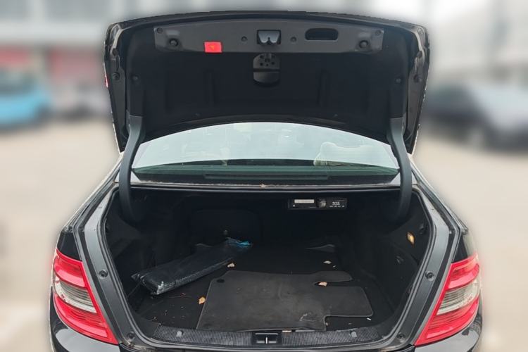 Used Mercedes-Benz C-Class 2010 C 200 CGI Fashion Model Trunk
