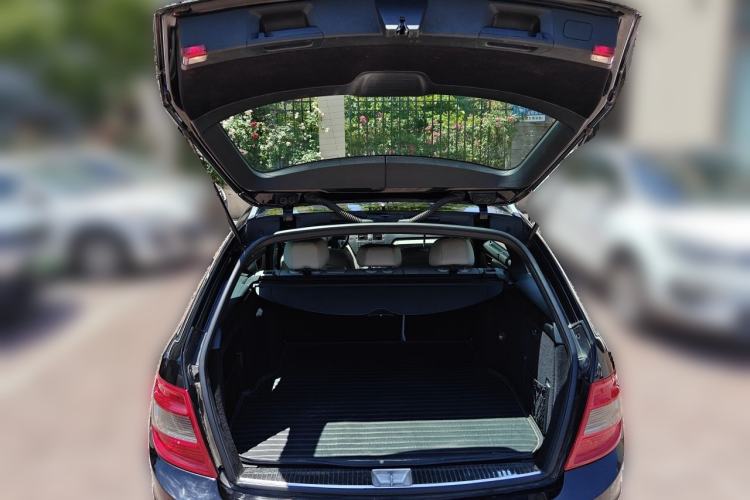 Used Mercedes-Benz C-Class 2010 C 200 CGI Estate Trunk