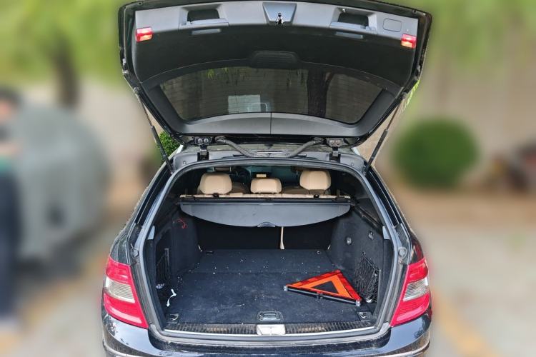 Used Mercedes-Benz C-Class 2010 C 200 CGI Estate Trunk