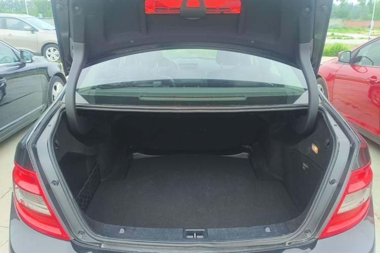 Used Mercedes-Benz C-Class 2010 C 300 Fashion Model Trunk