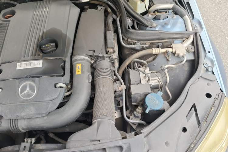 Used Mercedes-Benz C-Class 2010 C 200 CGI Elegance Model Engine Bay Left
