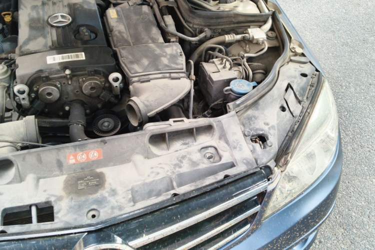 Used Mercedes-Benz C-Class 2010 C 180K Classic model Engine Bay Left