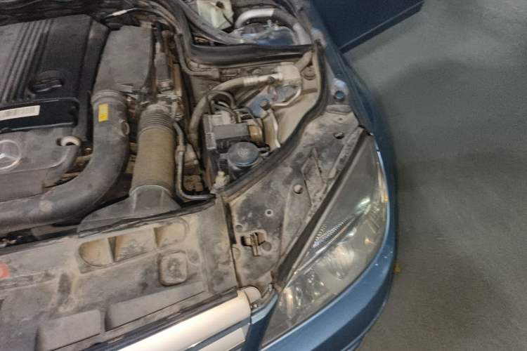 Used Mercedes-Benz C-Class 2010 C 200 CGI Elegance Model Engine Bay Left