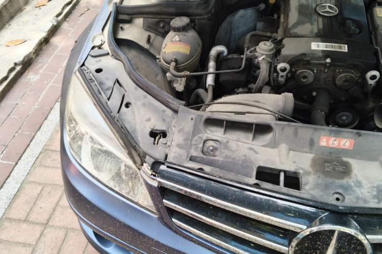 Used Mercedes-Benz C-Class 2010 C 180K Classic model Engine Bay Right