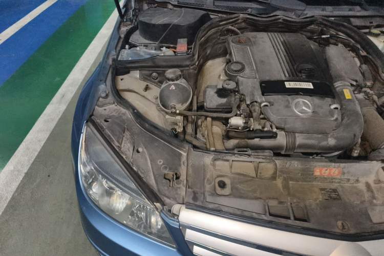 Used Mercedes-Benz C-Class 2010 C 200 CGI Elegance Model Engine Bay Right