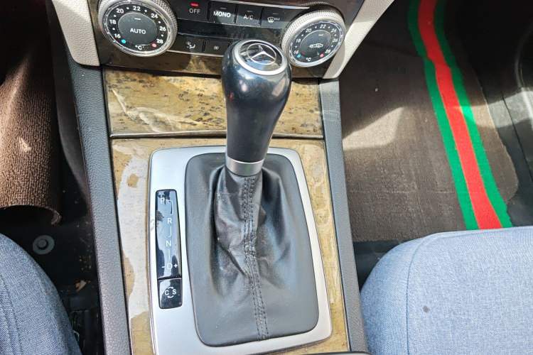 Used Mercedes-Benz C-Class 2010 C 300 Fashion Model Gear Lever