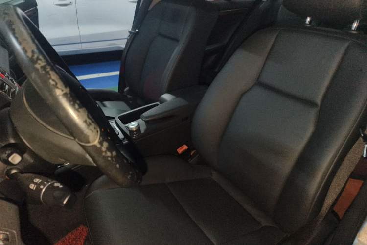 Used Mercedes-Benz C-Class 2010 C 200 CGI Elegance Model Left Front Seat