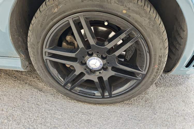 Used Mercedes-Benz C-Class 2010 C 300 Fashion Model Right Front Wheel Hub