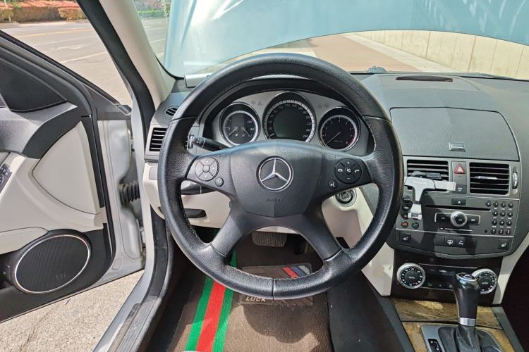Used Mercedes-Benz C-Class 2010 C 300 Fashion Model Steering Wheel