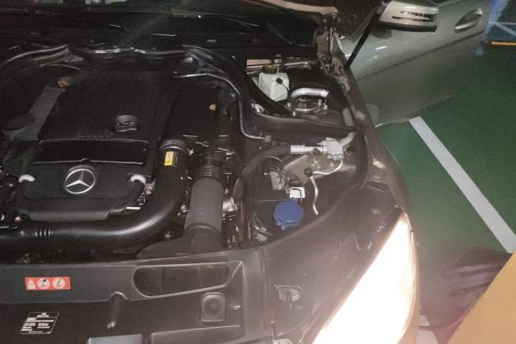 Used Mercedes-Benz C-Class 2010 C 200 CGI Estate Engine Bay Left
