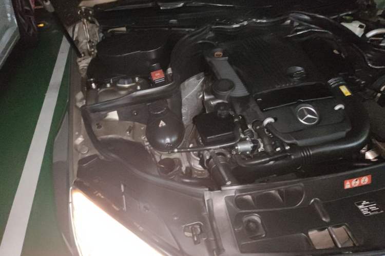 Used Mercedes-Benz C-Class 2010 C 200 CGI Estate Engine Bay Right