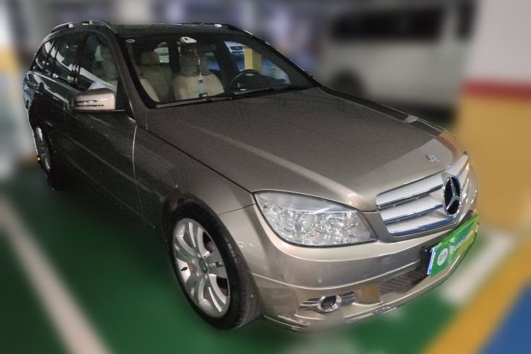 Used Mercedes-Benz C-Class 2010 C 200 CGI Estate Front Right 45 Deg