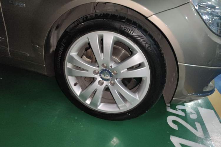 Used Mercedes-Benz C-Class 2010 C 200 CGI Estate Right Front Wheel Hub