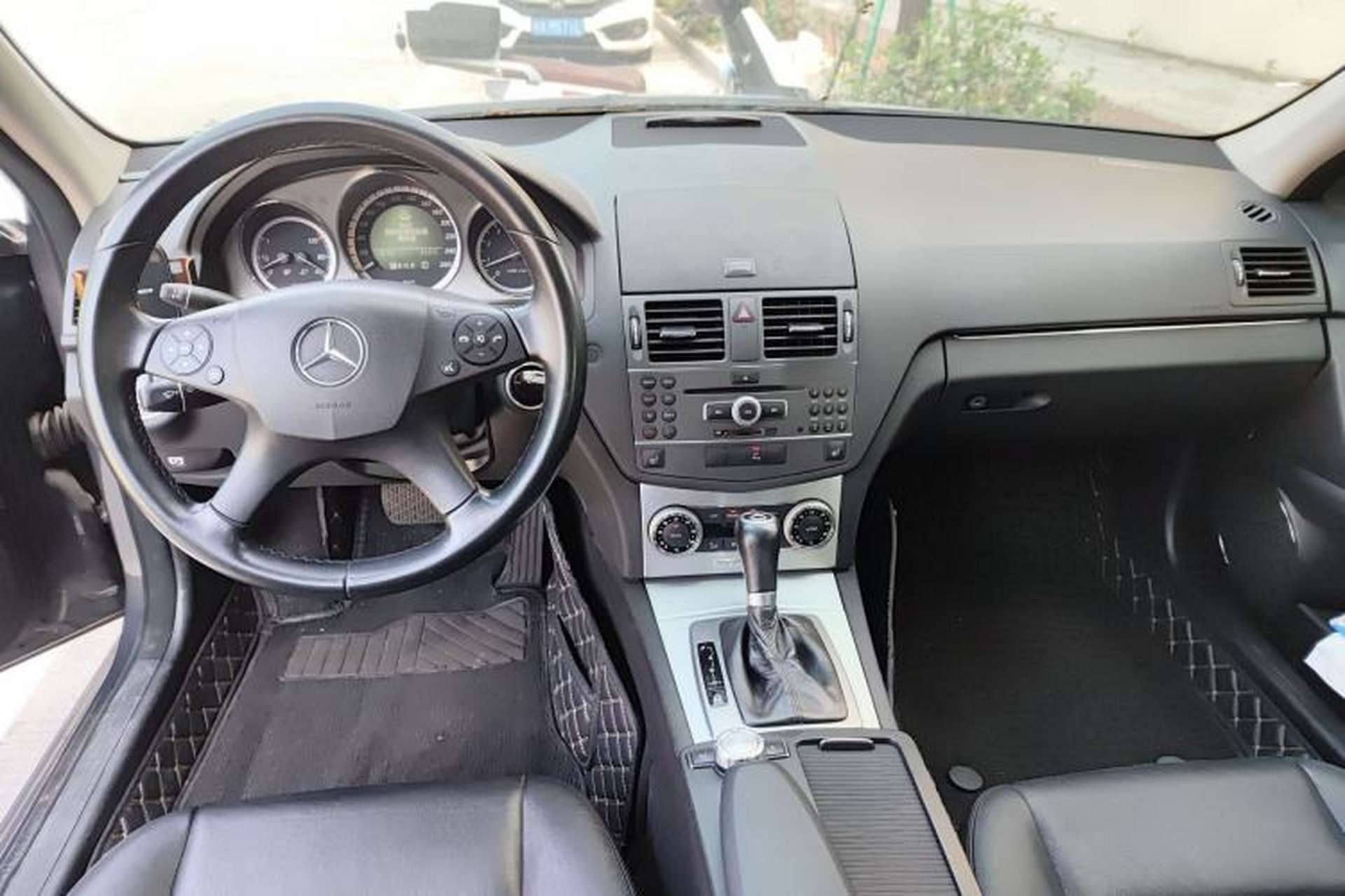 Used Mercedes-Benz C-Class 2010 C 300 Estate Center Console