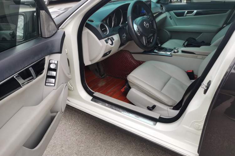 Used Mercedes-Benz C-Class 2010 C 180K Classic model Driver Seat