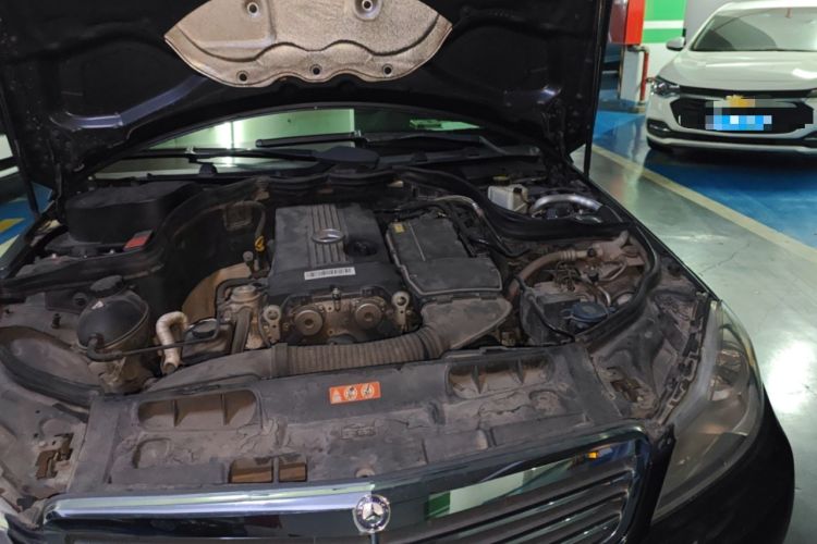 Used Mercedes-Benz C-Class 2010 C 180K Classic model Engine Bay Left