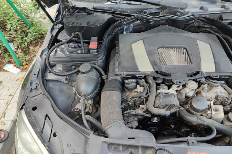 Used Mercedes-Benz C-Class 2010 C 300 Estate Engine Bay Right