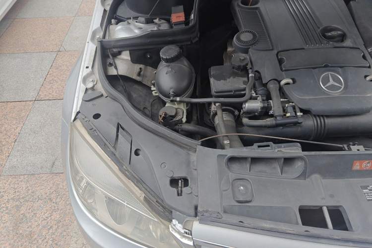 Used Mercedes-Benz C-Class 2010 C 200 CGI Estate Engine Bay Right