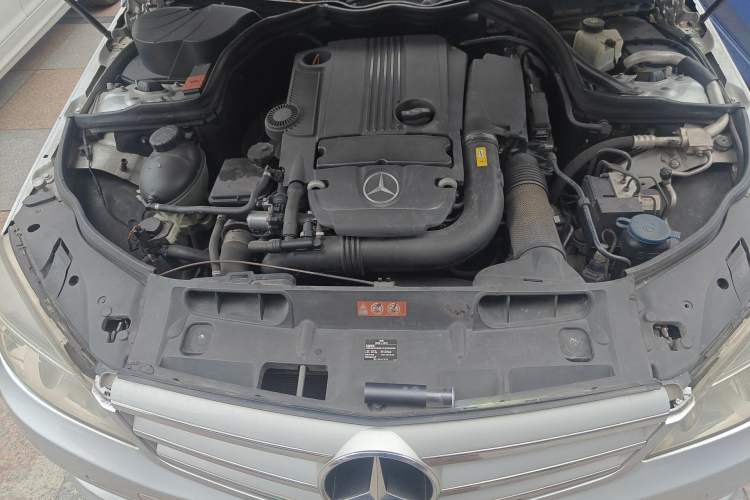 Used Mercedes-Benz C-Class 2010 C 200 CGI Estate Engine Bay