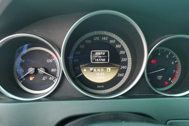 Used Mercedes-Benz C-Class 2010 C 180K Classic model Odometer Close Up