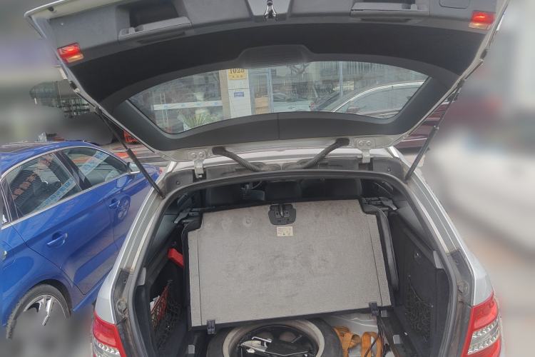 Used Mercedes-Benz C-Class 2010 C 200 CGI Estate Trunk