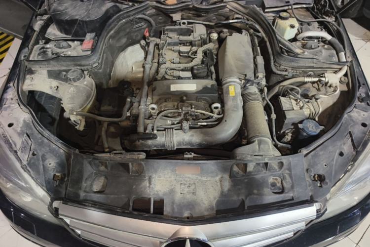 Used Mercedes-Benz C-Class 2010 C 200 CGI Fashion Model Engine Bay