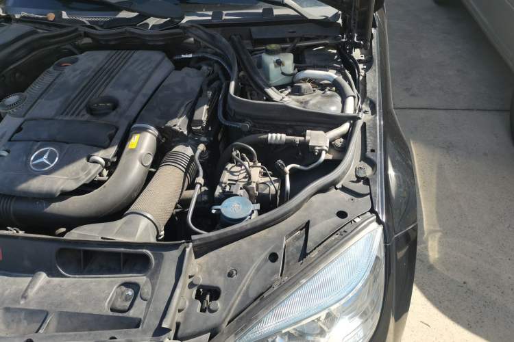 Used Mercedes-Benz C-Class 2010 C 200 CGI Estate Engine Bay Left