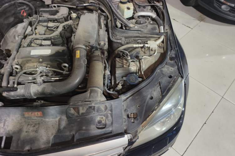 Used Mercedes-Benz C-Class 2010 C 200 CGI Fashion Model Engine Bay Left