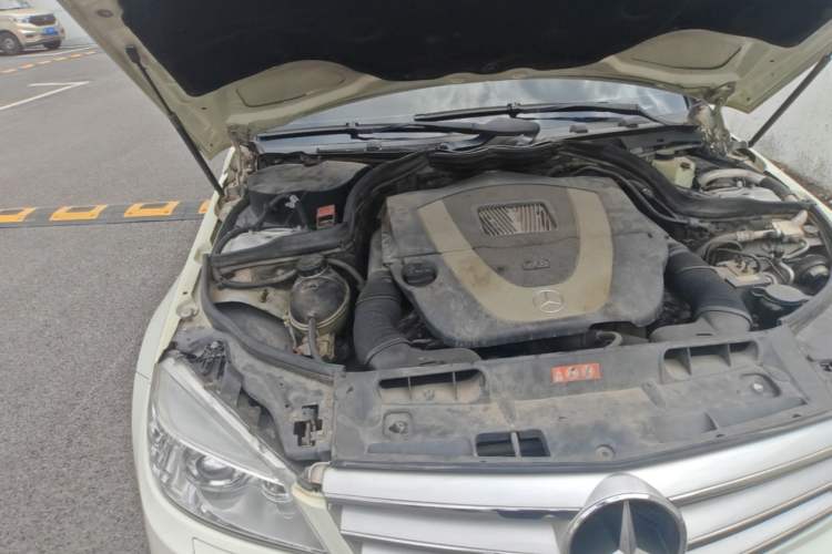 Used Mercedes-Benz C-Class 2010 C 300 Estate Engine Bay Right