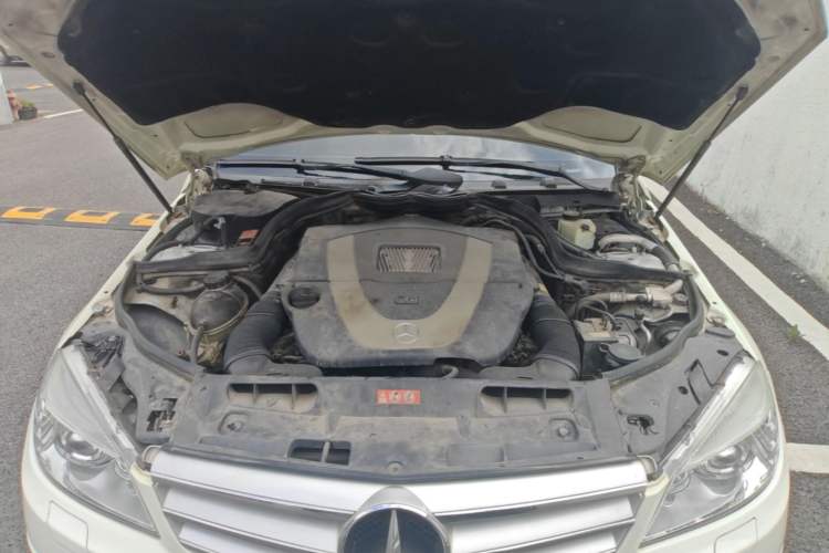 Used Mercedes-Benz C-Class 2010 C 300 Estate Engine Bay