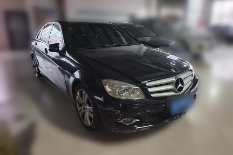 Used Mercedes-Benz C-Class 2010 C 200 CGI Fashion Model Front Right 45 Deg