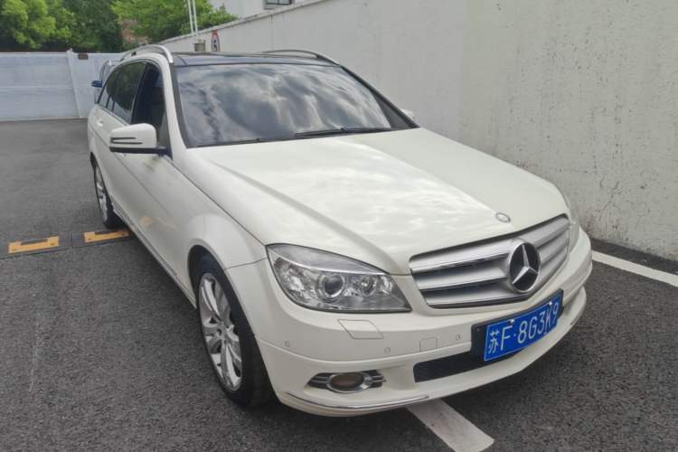 Used Mercedes-Benz C-Class 2010 C 300 Estate Front Right 45 Deg