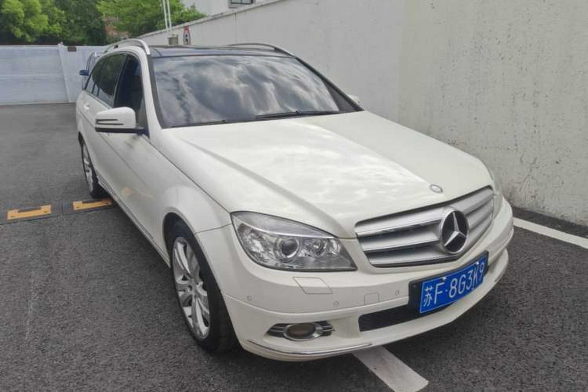 Used Mercedes-Benz C-Class 2010 C 300 Estate Front Right 45 Deg