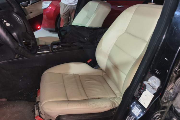 Used Mercedes-Benz C-Class 2010 C 200 CGI Fashion Model Left Front Seat
