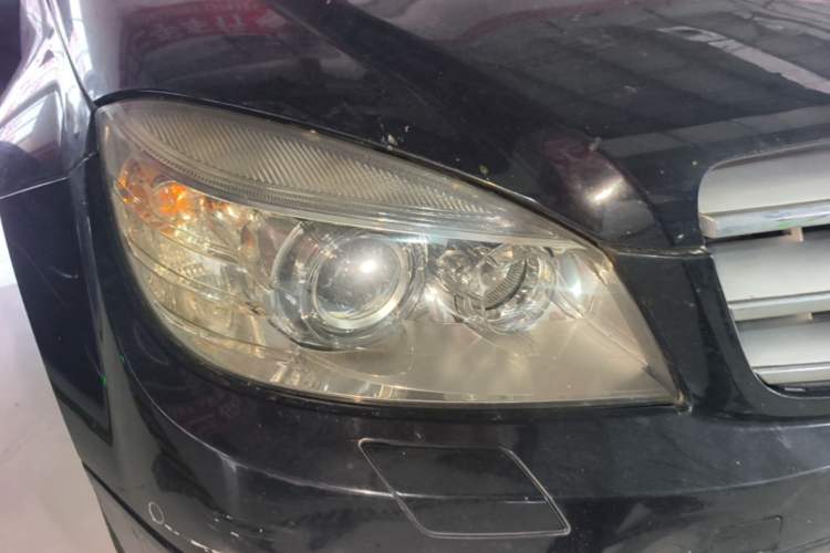 Used Mercedes-Benz C-Class 2010 C 200 CGI Fashion Model Right Front Headlight