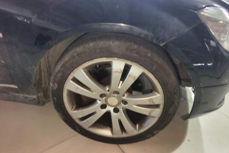 Used Mercedes-Benz C-Class 2010 C 200 CGI Fashion Model Right Front Wheel Hub