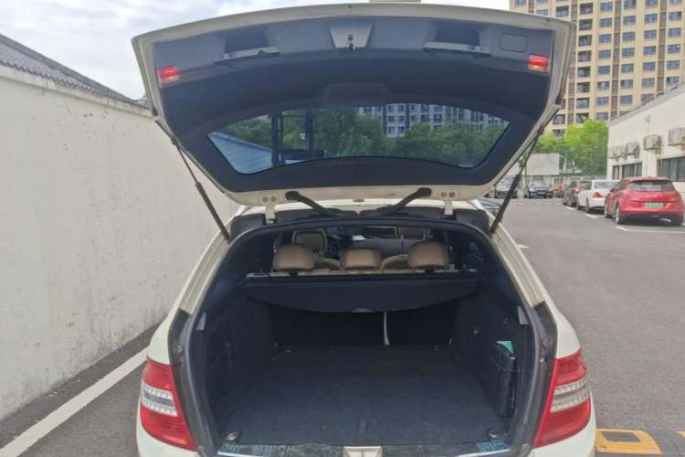 Used Mercedes-Benz C-Class 2010 C 300 Estate Trunk