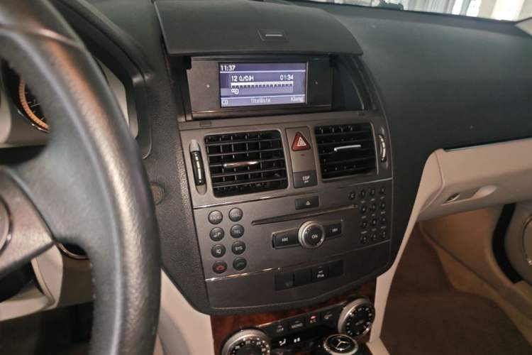 Used Mercedes-Benz C-Class 2010 C 200 CGI Elegance Model Audio And AC Panel