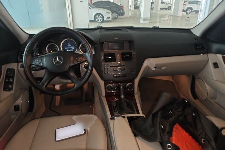 Used Mercedes-Benz C-Class 2010 C 200 CGI Elegance Model Center Console